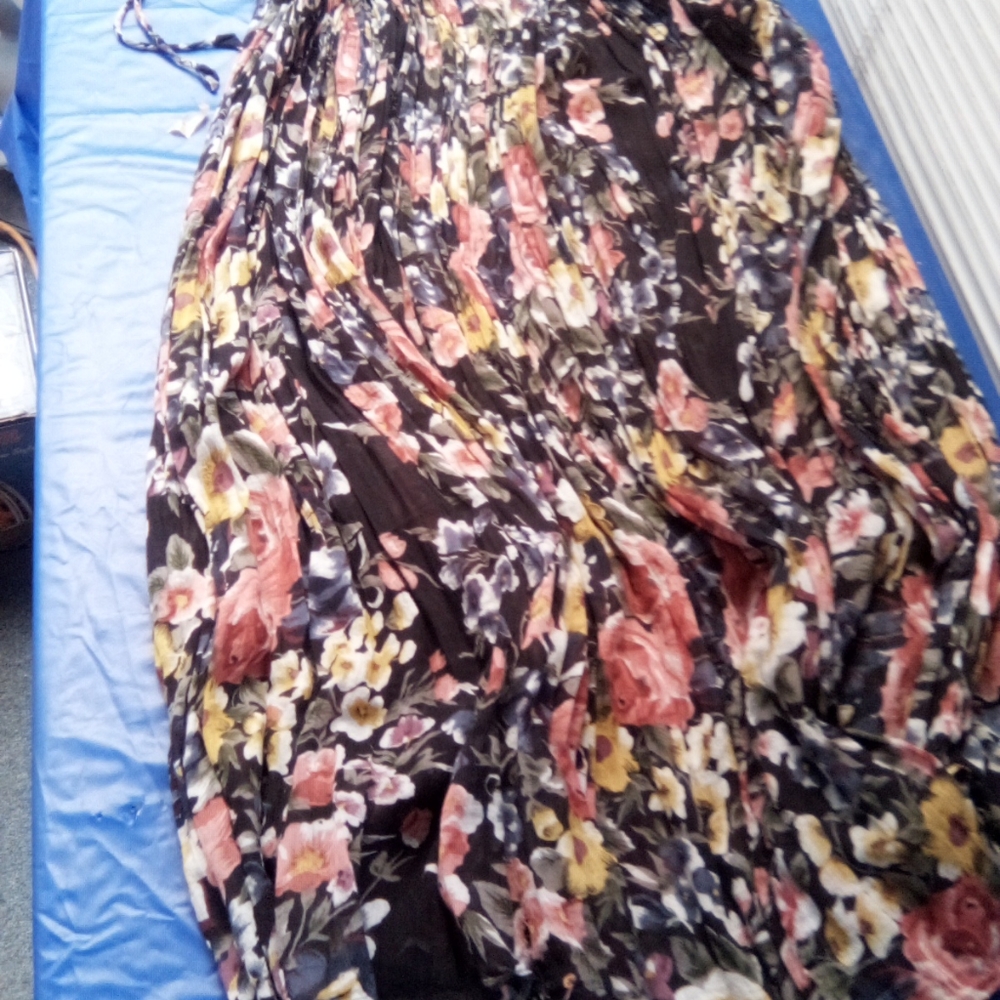Skirt - Picture 3 of 3